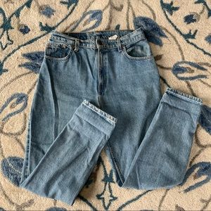 Levi vintage 551 relaxed fit tapered mom jean